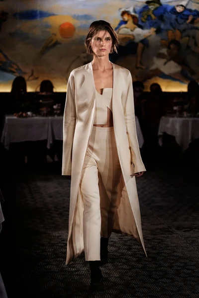 Look 8